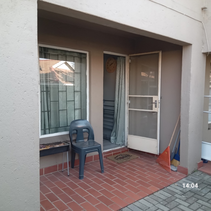 2 Bedroom Property for Sale in Geelhoutpark North West